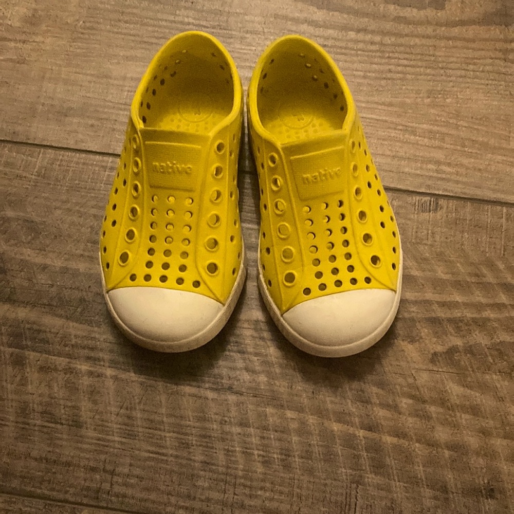 Yellow natives size c7